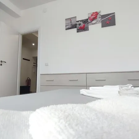 Maya Apartment